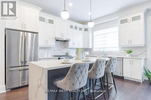 715 Ebony Avenue, Mississauga (Lakeview), ON - Indoor Photo Showing Kitchen With Upgraded Kitchen