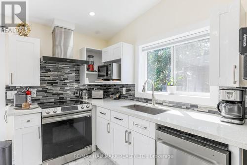 21 Shirley Anne Drive S, Kawartha Lakes, ON - Indoor Photo Showing Kitchen With Upgraded Kitchen