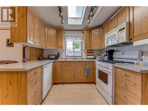 8000 Highland Road Unit# 106, Vernon, BC - Indoor Photo Showing Kitchen