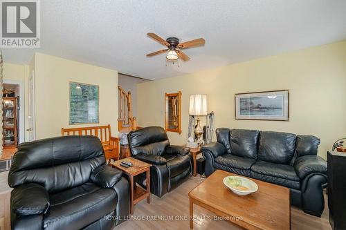 2382 Sequoia Way, Oakville (West Oak Trails), ON - Indoor Photo Showing Living Room