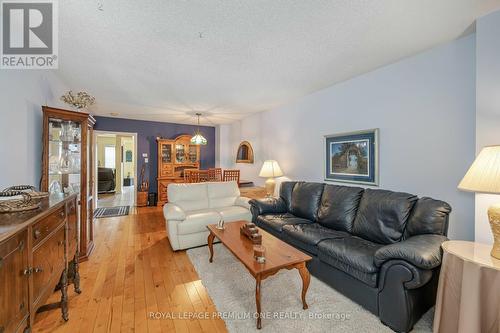 2382 Sequoia Way, Oakville (West Oak Trails), ON - Indoor Photo Showing Living Room