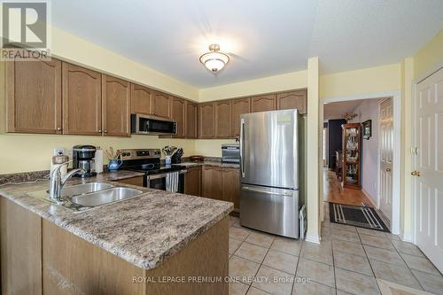 2382 Sequoia Way, Oakville (West Oak Trails), ON - Indoor Photo Showing Kitchen With Double Sink