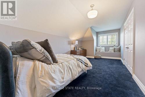 1467 Book Road W, Hamilton, ON - Indoor Photo Showing Bedroom