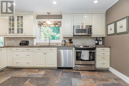 6492 13Th Line, New Tecumseth, ON - Indoor Photo Showing Kitchen With Upgraded Kitchen