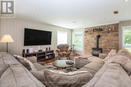 6492 13Th Line, New Tecumseth, ON - Indoor Photo Showing Living Room With Fireplace