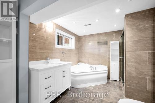 607 Green Meadow Crescent, Mississauga, ON - Indoor Photo Showing Bathroom