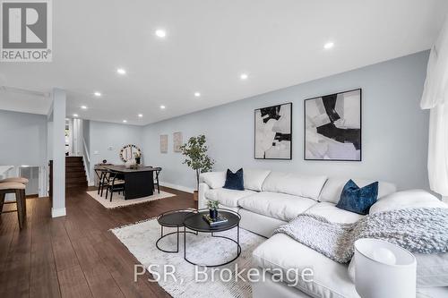 607 Green Meadow Crescent, Mississauga, ON - Indoor Photo Showing Living Room