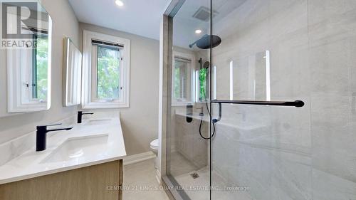 137 Lawrence Avenue E, Toronto (Lawrence Park South), ON - Indoor Photo Showing Bathroom