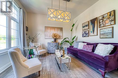 116 Klein Mills Road, Vaughan, ON - Indoor Photo Showing Living Room