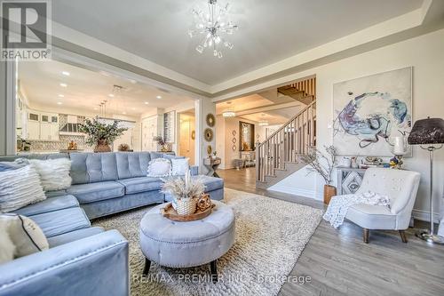 116 Klein Mills Road, Vaughan, ON - Indoor Photo Showing Living Room