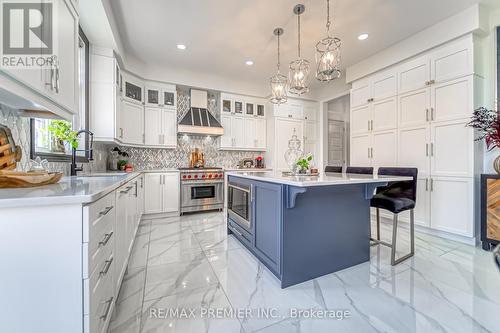 116 Klein Mills Road, Vaughan, ON - Indoor Photo Showing Kitchen With Upgraded Kitchen