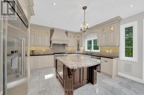 364 Poetry Drive, Vaughan, ON - Indoor Photo Showing Kitchen With Upgraded Kitchen