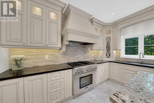 364 Poetry Drive, Vaughan, ON - Indoor Photo Showing Kitchen With Upgraded Kitchen