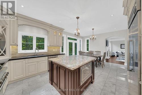 364 Poetry Drive, Vaughan, ON - Indoor Photo Showing Kitchen With Upgraded Kitchen