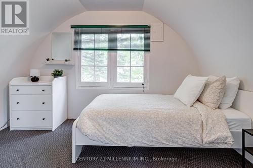 16 William Avenue, Wasaga Beach, ON - Indoor Photo Showing Bedroom