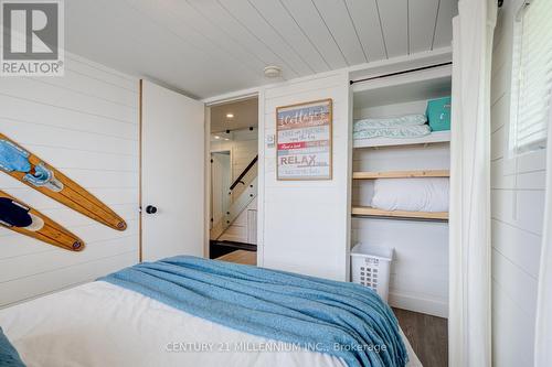 16 William Avenue, Wasaga Beach, ON - Indoor Photo Showing Bedroom