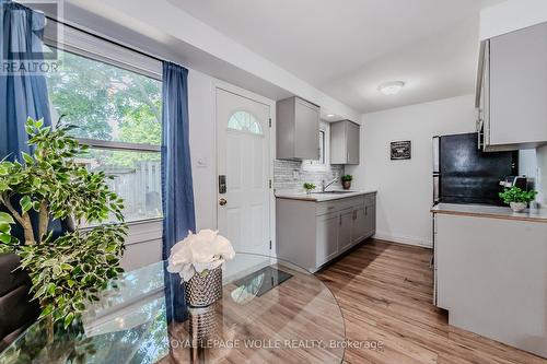 2 - 165 Green Valley Drive, Waterloo, ON - Indoor Photo Showing Kitchen