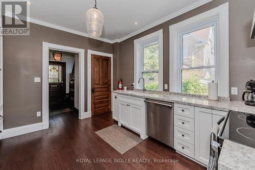 7 Richmond Avenue, Kitchener, ON - Indoor Photo Showing Kitchen