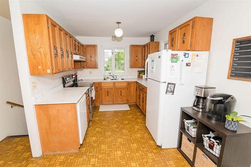 26148 Pr 245 Highway, Dufferin, MB - Indoor Photo Showing Kitchen With Double Sink