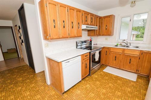 26148 Pr 245 Highway, Dufferin, MB - Indoor Photo Showing Kitchen With Double Sink