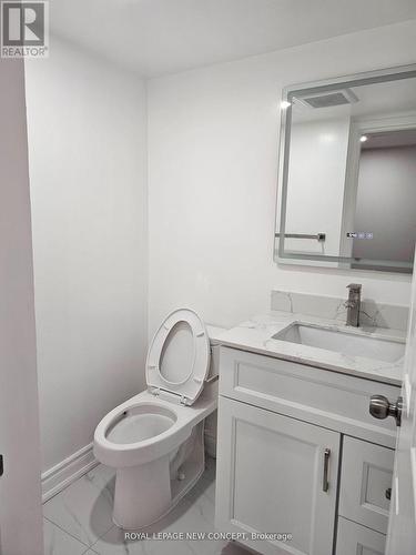 809 - 25 Agnes Street, Mississauga, ON - Indoor Photo Showing Bathroom