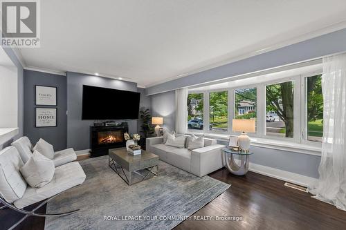 11 Braywin Drive, Toronto, ON - Indoor Photo Showing Living Room