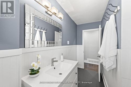 11 Braywin Drive, Toronto, ON - Indoor Photo Showing Bathroom