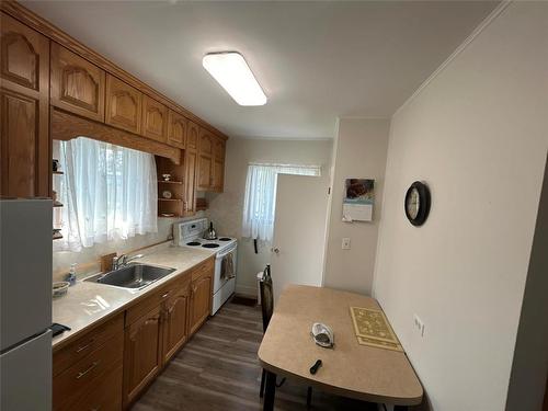 203 8Th Avenue Se, Dauphin, MB - Indoor Photo Showing Kitchen