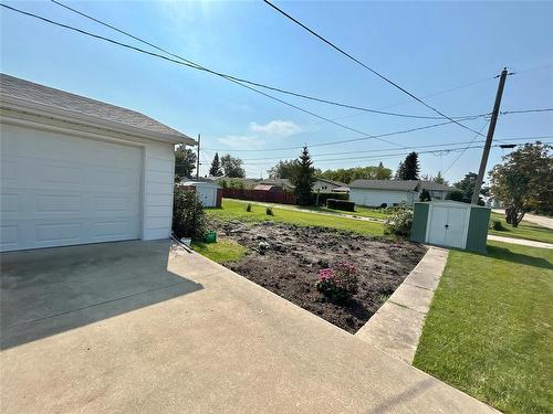 203 8Th Avenue Se, Dauphin, MB - Outdoor