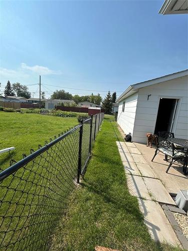 203 8Th Avenue Se, Dauphin, MB - Outdoor