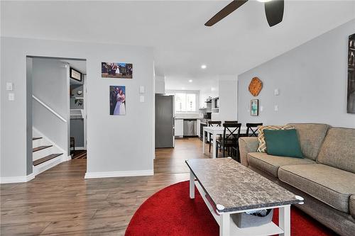 25 Britten Close|Unit #A15, Hamilton, ON - Indoor Photo Showing Living Room