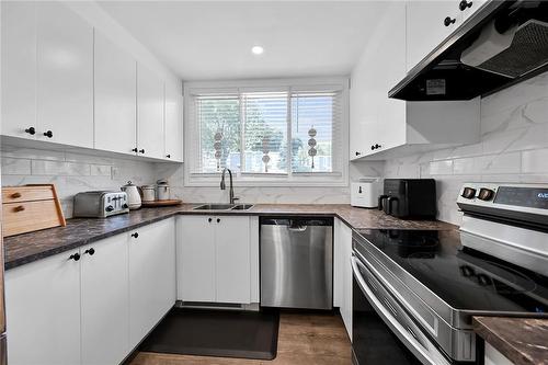 25 Britten Close|Unit #A15, Hamilton, ON - Indoor Photo Showing Kitchen With Double Sink