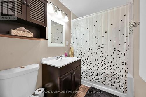 A15 - 25 Britten Close, Hamilton, ON - Indoor Photo Showing Bathroom