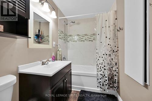 A15 - 25 Britten Close, Hamilton (Rolston), ON - Indoor Photo Showing Bathroom