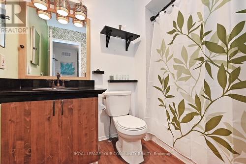 304 Maciver Boulevard, Newmarket, ON - Indoor Photo Showing Bathroom