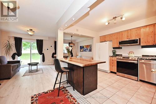 304 Maciver Boulevard, Newmarket, ON - Indoor Photo Showing Kitchen