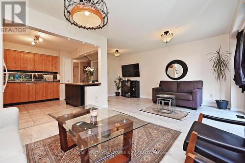 304 Maciver Boulevard, Newmarket, ON - Indoor Photo Showing Living Room