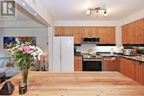 304 Maciver Boulevard, Newmarket, ON - Indoor Photo Showing Kitchen