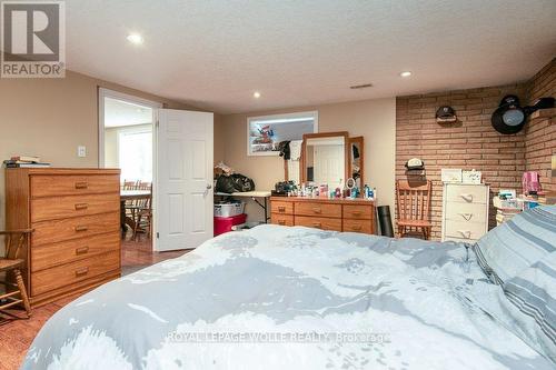 69 Glen Park Crescent, Kitchener, ON - Indoor Photo Showing Bedroom