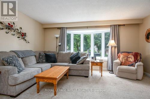 69 Glen Park Crescent, Kitchener, ON - Indoor Photo Showing Living Room