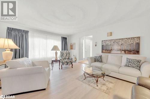 142 Old Madoc Road, Belleville, ON - Indoor Photo Showing Living Room