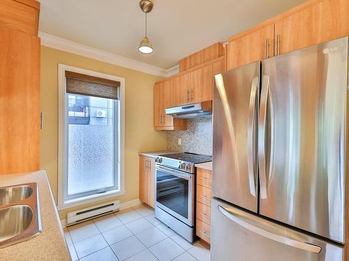 Kitchen - 3-427 21E Avenue, Montréal (Lachine), QC - Indoor Photo Showing Kitchen With Double Sink