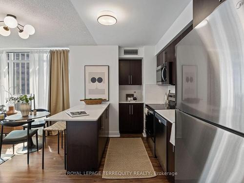 1513-105 Harrison Garden Blvd, Toronto, ON - Indoor Photo Showing Kitchen