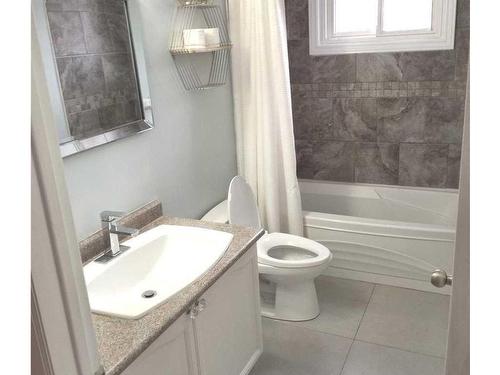 333 Aztec Dr, Oshawa, ON - Indoor Photo Showing Bathroom