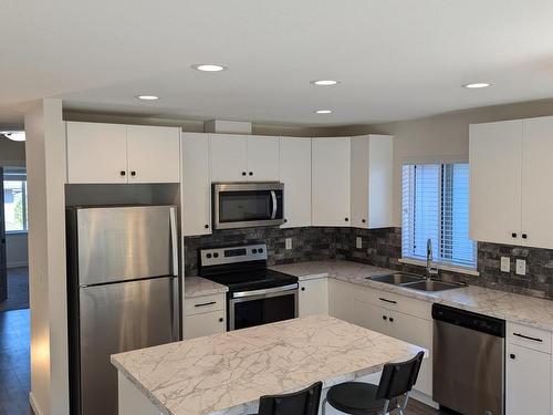 123-1323 Kinross Place, Kamloops, BC - Indoor Photo Showing Kitchen With Stainless Steel Kitchen With Double Sink