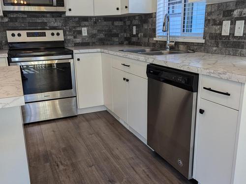 123-1323 Kinross Place, Kamloops, BC - Indoor Photo Showing Kitchen With Stainless Steel Kitchen With Double Sink