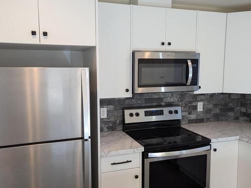 123-1323 Kinross Place, Kamloops, BC - Indoor Photo Showing Kitchen With Stainless Steel Kitchen With Upgraded Kitchen