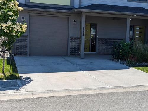 123-1323 Kinross Place, Kamloops, BC - Outdoor