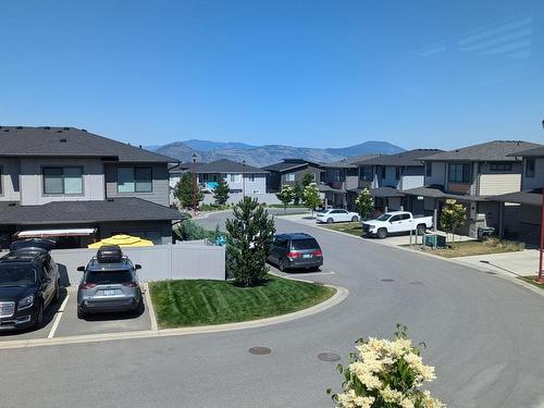 123-1323 Kinross Place, Kamloops, BC - Outdoor