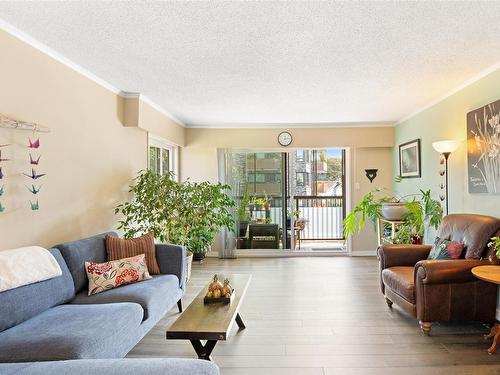 406-1039 Linden Ave, Victoria, BC - Indoor Photo Showing Living Room